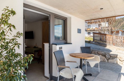 Oberau Apartment | Room 'Tirolee Marchegg - Fuchsbau' with Mountain View, Private Terrace and Wi-Fi