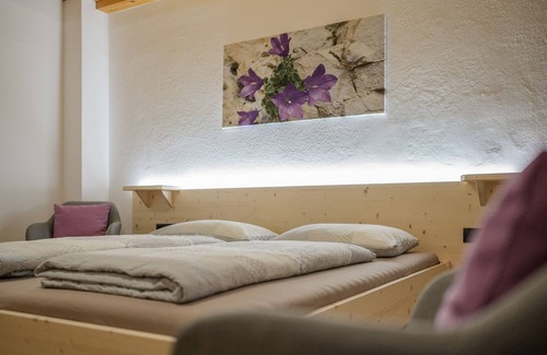 San Cipriano Bed & Breakfast | Room 'Veraltenhof Tschafon' with Mountain View, Shared Terrace and Shared Garden