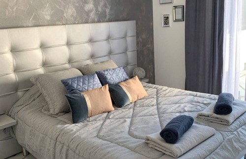 Allauch Bed & Breakfast | Room with private terrace and TEMPUR bedding, SWIMMINGPOOL ACCESS