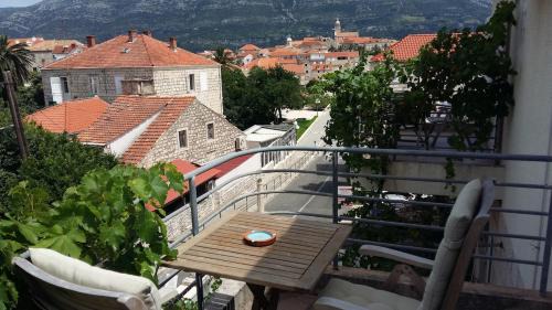 Cove Tri Zala (Zrnovo) Apartment | Rooms Keti - Blue room