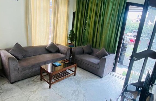 Baraula Hotel | Roomshala 056 Hotel CSK - Prayag Hospital