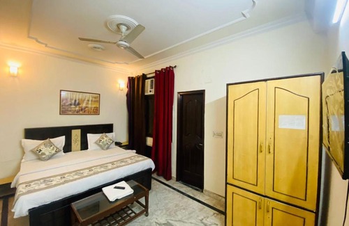 Baraula Hotel | Roomshala 056 Hotel CSK - Prayag Hospital