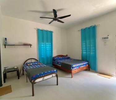 Batu Buruk House | roomstay batu buruk