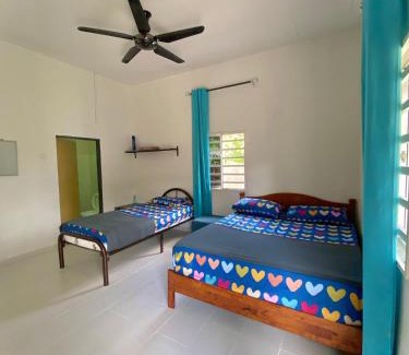 Batu Buruk House | roomstay batu buruk