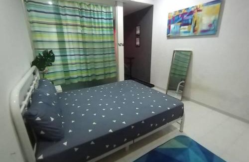 Guru Peringkat Satu House | Roomstay Rumah Pintu Kuning