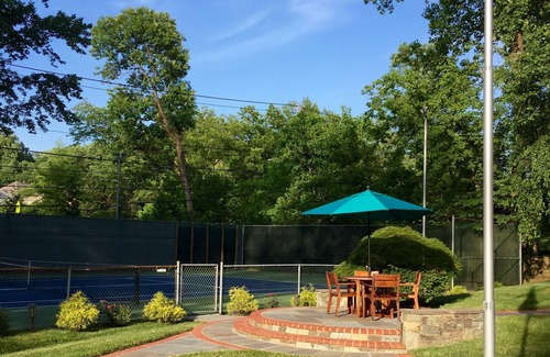 Bannockburn Apartment | Roomy 2 Bedroom Apt. w/en Suite BA, Private Entry & Parking, Tennis Court