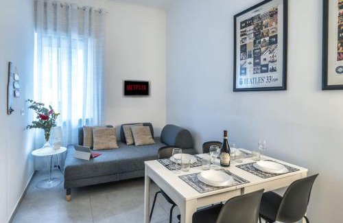 Loreto Apartment | Roomy 6 Guests, City Launchpad, 30mts to Loreto M1 M2