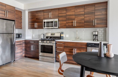 Civic Center Apartment | Roomy Hayes Valley 1BR w/Yoga Studio, 1 min to BART, by Blueground
