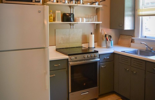 Jim Thorpe Apartment | Roomy Immaculate Suite-Historic Downtown-Walk Everywhere, Dog Friendly + Parking
