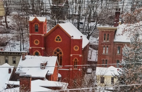 Jim Thorpe Apartment | Roomy Immaculate Suite-Historic Downtown-Walk Everywhere, Dog Friendly + Parking