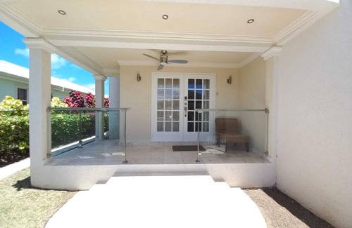 Porters House | Roomy Lower 3 Bedroom West Coast Property with Pool