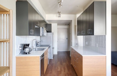 Downtown Apartment | Roomy Redmond 1BR w/Gym, W/D & Courtyard, near buses, by Blueground