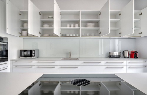 Vorstadte Apartment | Roomy Vorstädte 3.5 Room w/W/D & Storage, 2 min to Market, by Blueground