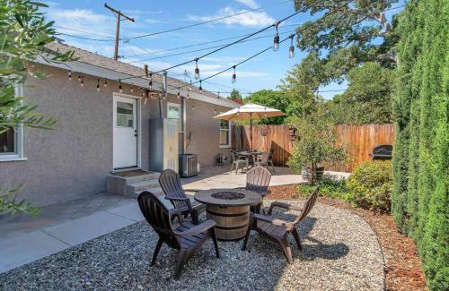 Paso Robles House | Rosé Getaway Close to Downtown Paso Robles 2 Bed/1 Bath