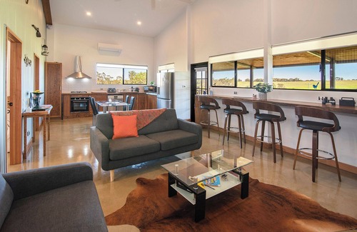 Rosa Glen Ski Chalet | ROSA GLEN RETREAT - Rustic/Modern Impeccable, Creative. 15mins - Margaret River.