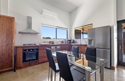 Rosa Glen Ski Chalet | ROSA GLEN RETREAT - Rustic/Modern Impeccable, Creative. 15mins - Margaret River.