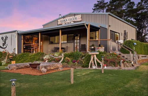 Rosa Glen Ski Chalet | ROSA GLEN RETREAT - Rustic/Modern Impeccable, Creative. 15mins - Margaret River.