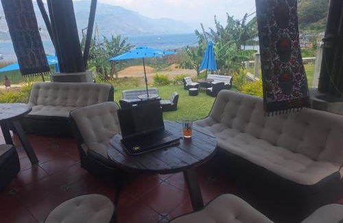 San Juan La Laguna Hotel | Rosa mexicano restaurante & Resort