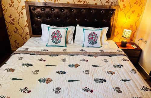 Jaipur Apartment | Rosa Stays- Lux 3BHK Home with Modern Comforts