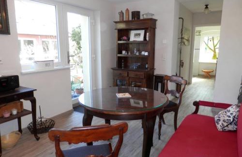 Strehlow Apartment | Rosalee