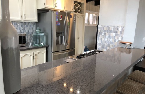 La Joya House | Rosarito Beach House Sleeps 14 & Steps to Sandy Beach Mins to Downtown