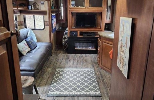 Roscoe House | Roscoe RV Pet Friendly