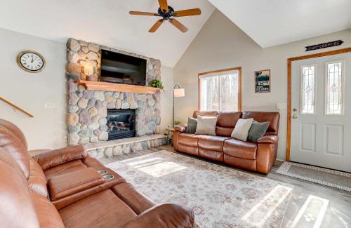 Higgins Lake House | Roscommon Retreat with Deck about 1 Mile to Higgins Lake