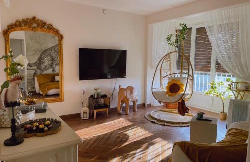 Vanves Apartment | Rose Blossom apartment in Paris
