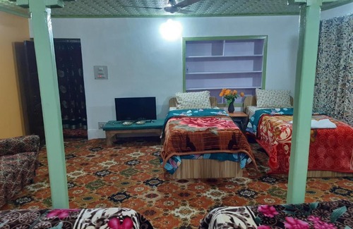 Brein House | Rose Bowl Guest House Home Stay