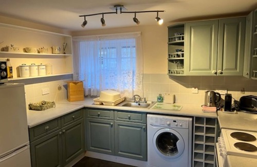 Paxton Cottage | Rose Cottage - Charming Cottage in the Grounds of a Private Country House Estate