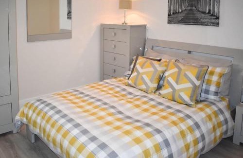 Donaghadee House | Rose Cottage Captivating 1-Bed Cottage in Bangor