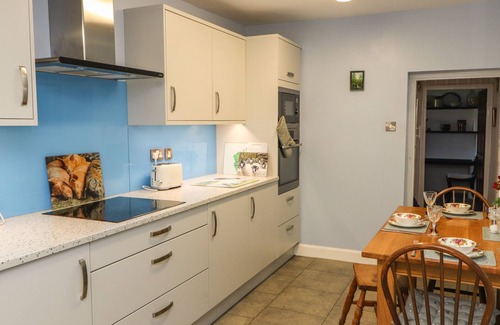 Horton in Ribblesdale House | ROSE COTTAGE, family friendly, with a garden in Settle