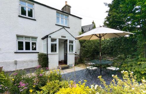 Meathop House | Rose Cottage - Garden, parking and near a Pub
