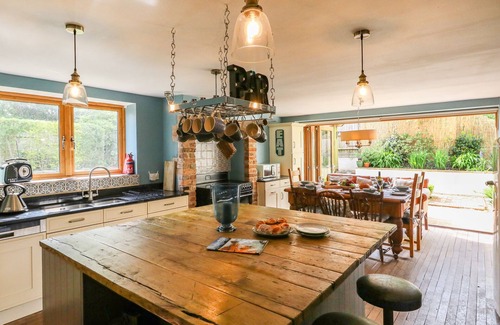 Osmington Mills Cottage | ROSE COTTAGE, pet friendly, character holiday cottage in Preston