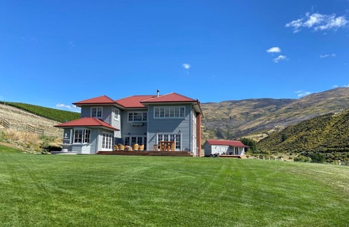 Lowburn Bed & Breakfast | Rose Creek Cottage