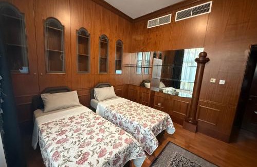 Madinat Zayed House | Rose Family