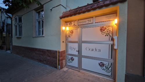 Vrsac Bed & Breakfast | Rose Gardens