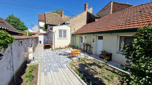 Vrsac Bed & Breakfast | Rose Gardens