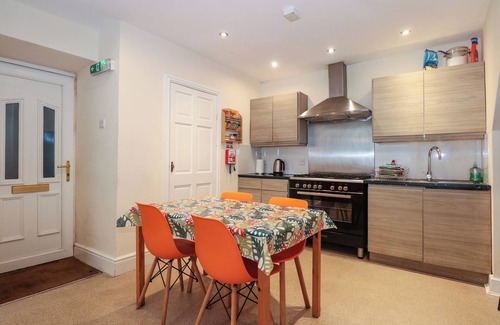 Barmouth Cottage | ROSE HILL, pet friendly, country holiday cottage in Barmouth