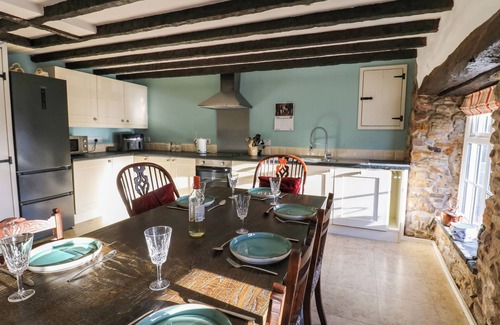 Bellingham House | ROSE HIP COTTAGE, pet friendly, with open fire in Bellingham