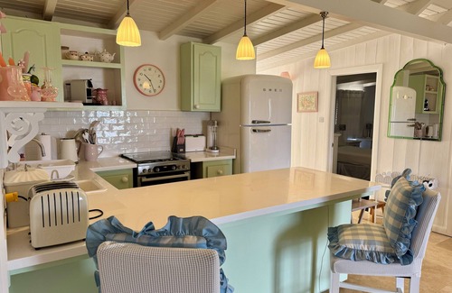 Falmouth Harbour House | Rose House, charming 2-bedroom house with pool and WiFi, AC, Falmouth, Antigua