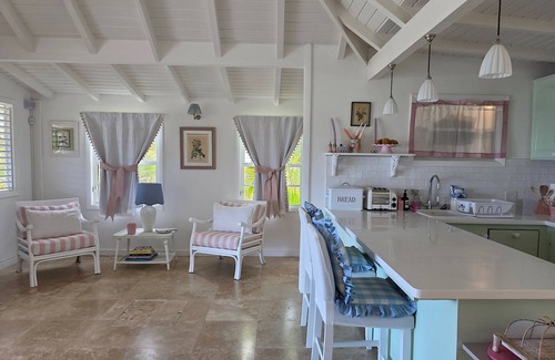 Falmouth Harbour House | Rose House, charming 2-bedroom house with pool and WiFi, AC, Falmouth, Antigua
