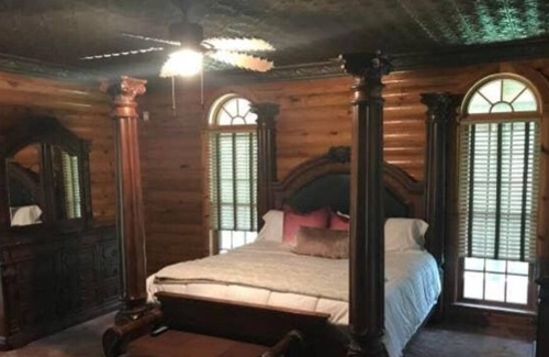 Loris Apartment | Rose Room w/ Bedroom