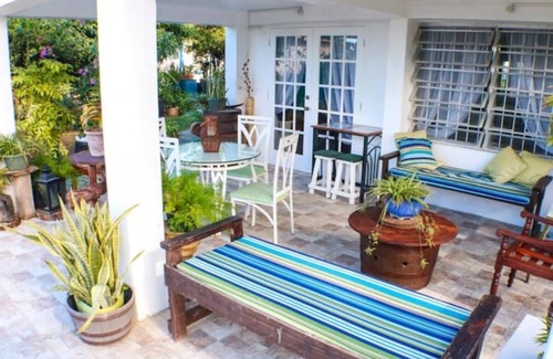 Roseau House | Rose St Gardens