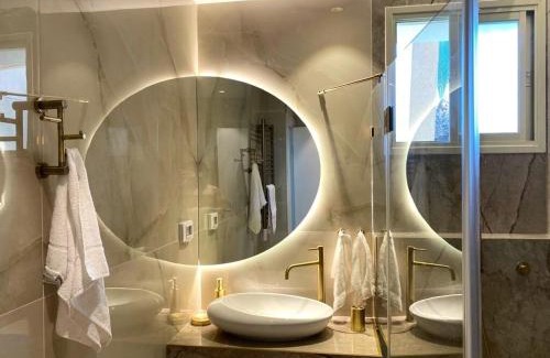 Caesarea Apartment | Rose Suite