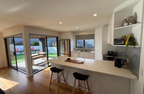 Blackmans Bay Villa | Rose Villa
