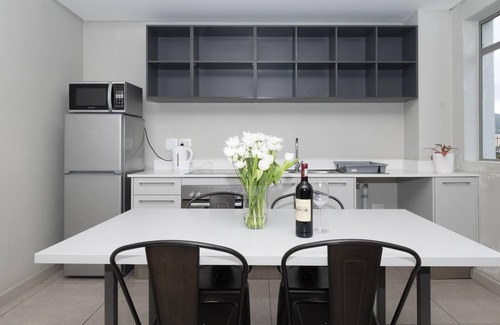 Rosebank Apartment | Rosebank Metropole 2 Bedroom Urban Retreat