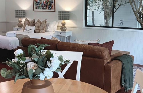 North Tamborine Cottage | Rosella Cottage - Mount Tamborine
