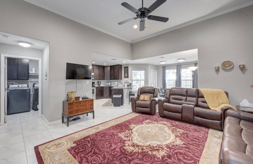 San Patricio County House | Rosemary Oak Retreat