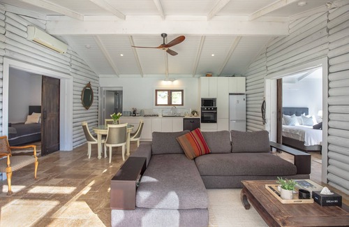 Webbs Creek House | Rosemont's Tiny Bungalow House with Tennis Court - n
